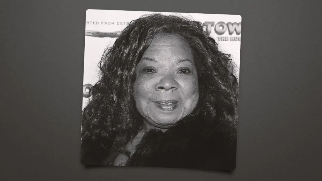 Rosalind Ashford, cantora original da Martha and the Vandellas, faleceu aos 83 anos. Sua voz ecoou em hits como Dancing…