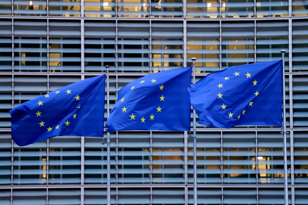 União Europeia propõe limites rigorosos de idade para redes sociais, permitindo acesso supervisionado até 15 anos. É um…