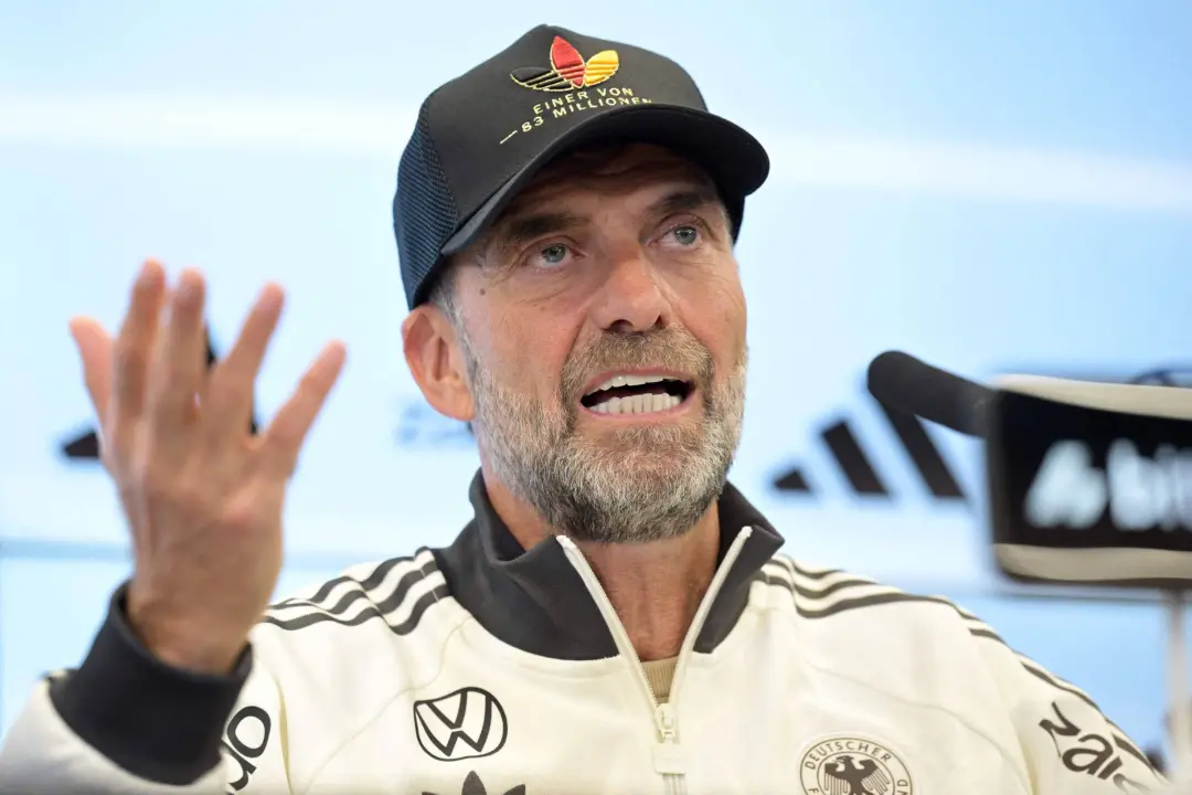 Jürgen Klopp disse que o orgulho nacional alemão não deve ficar com pessoas erradas. Essa fala mostra que a situação po…