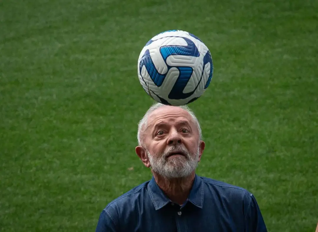 Lula falou sobre a dívida do Corinthians, citando os 400 milhões emprestados pelo estádio e a sugestão de vender a Faze…