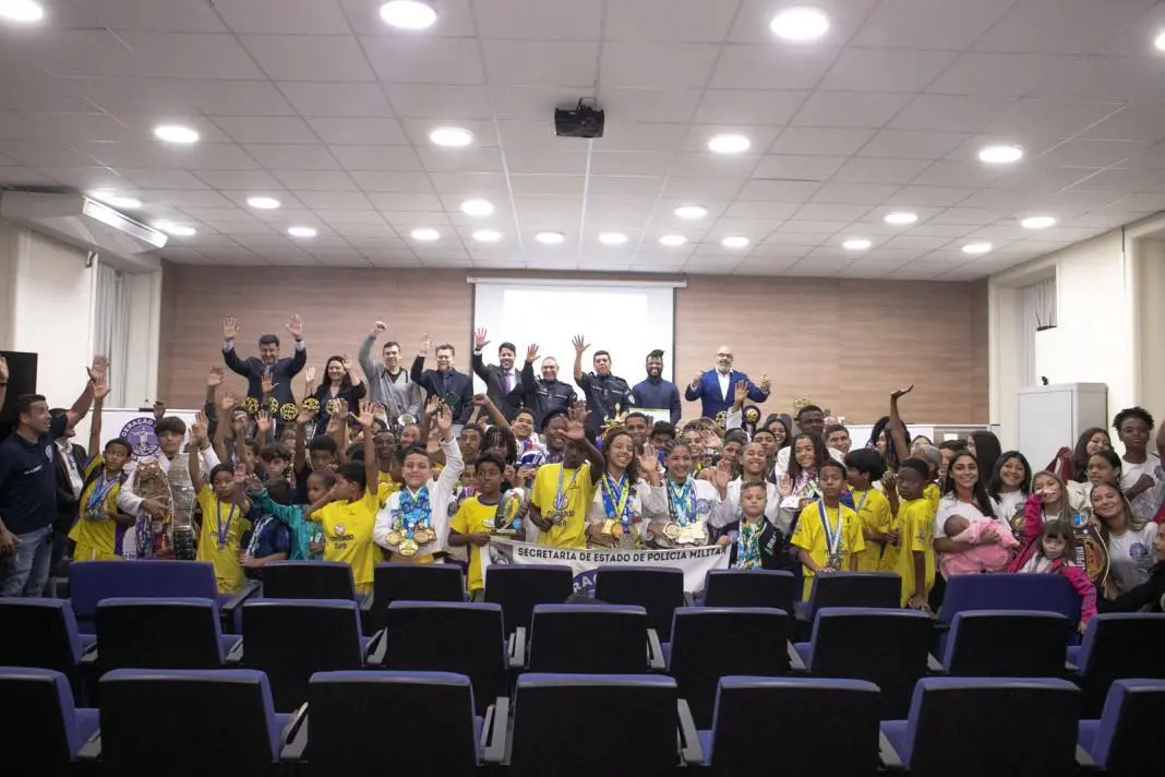 Geração UPP comemora 17 anos no Rio, reunindo 150 beneficiados e autoridades para homenagear parceiros. Projetos gratui…