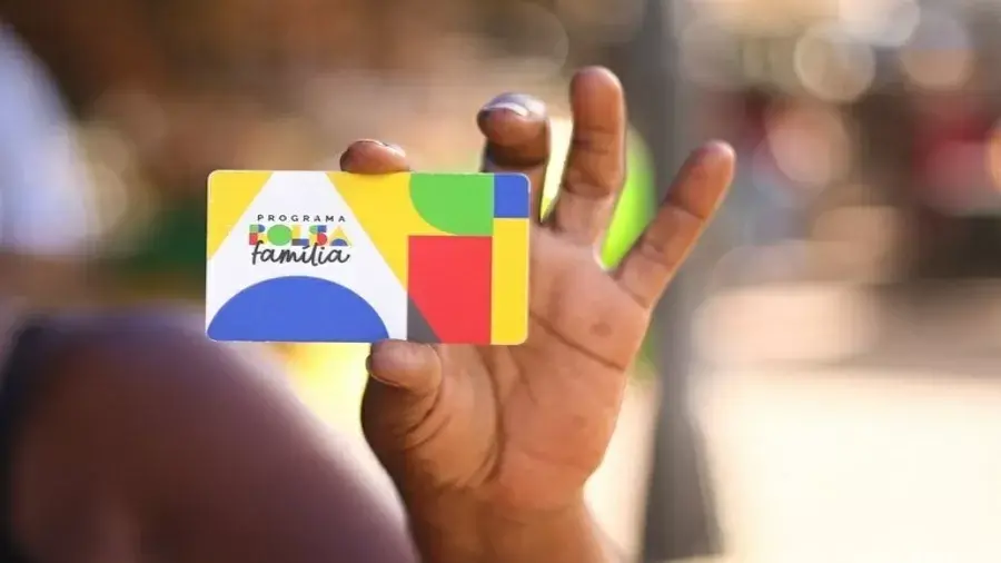 Reajuste de 15% no Bolsa Família passa o valor mínimo de R$ 600 para R$ 691. Aumentos assim sempre pesam no orçamento p…