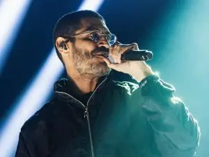 Nó na Orelha completa 15 anos, e a originalidade do disco do Criolo é notável. A profundidade lírica dele toca em quest…