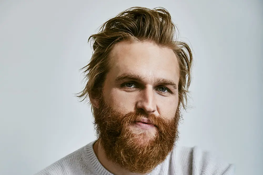 Wyatt Russell vai fazer comedia com Asa Butterfield, Mark Strong e Kyra Sedgwick no filme Happy. A junção desses nomes …
