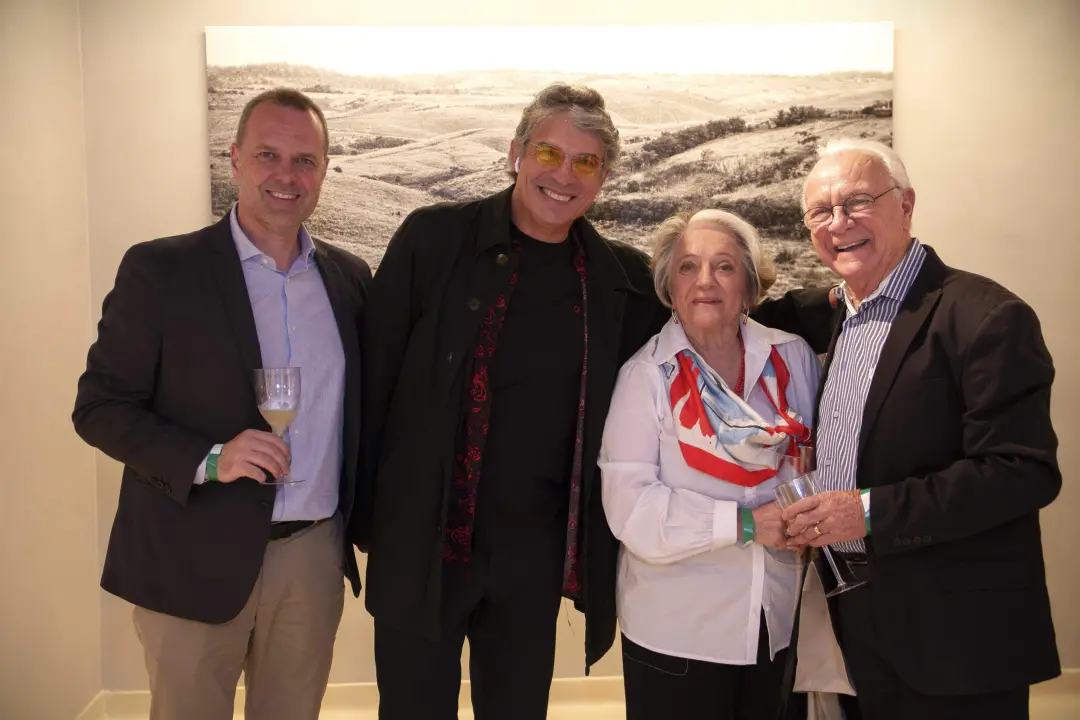 Don Giovanni e Olivier Anquier celebram parceria de mais de vinte anos com o Arquivo Anquier em São Paulo. Essa união d…