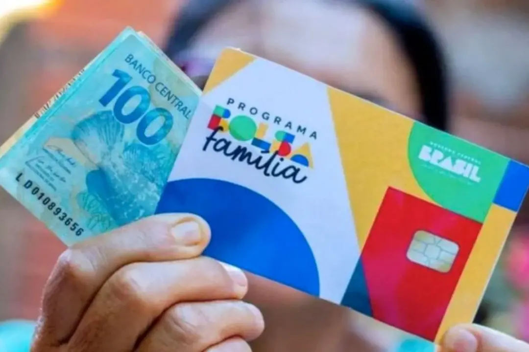 Salto de 1380% no custo do Bolsa Família desde 2004. Esse aumento de 15% em outubro coloca um custo adicional de 5,8 bi…