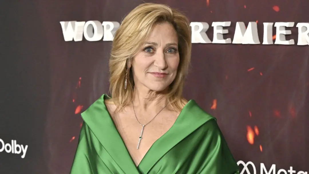 Edie Falco volta para o gênero legal com uma nova série na Fox, nove anos depois de Law & Order True Crime. Bom ver a e…