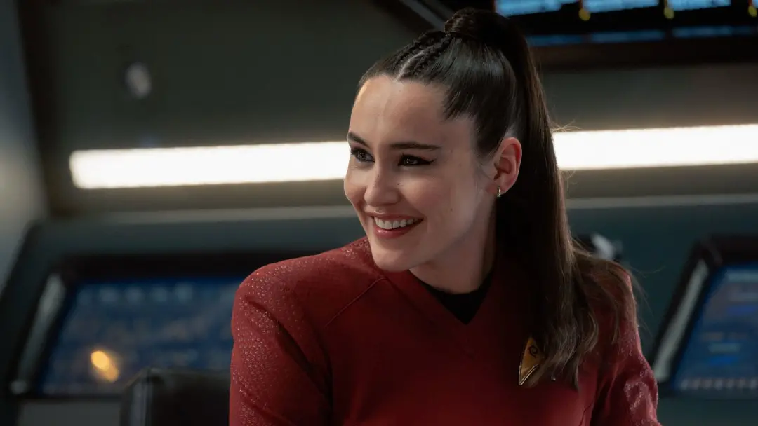 Dog a bordo da Enterprise em Strange New Worlds. O cão Porthos, que estava com Jonathan Archer em Enterprise, volta par…