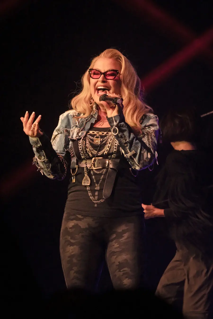 Anastacia, pop icon dos anos 2000, admitiu que faz parte do mile high club enquanto estava no Reino Unido. Essa revelaç…