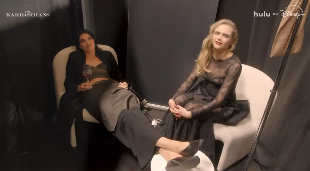 Kendall Jenner comentou sobre ter tido intimidade com Cara Delevingne no trailer da temporada 8 de The Kardashians. É i…