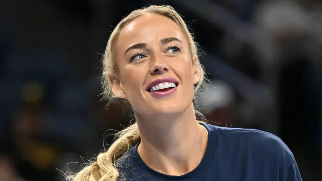 Sophie Cunningham falou que quer um namorado com pelo menos 1,93m. Ela explica que sendo 1,85m e usando salto, é um req…