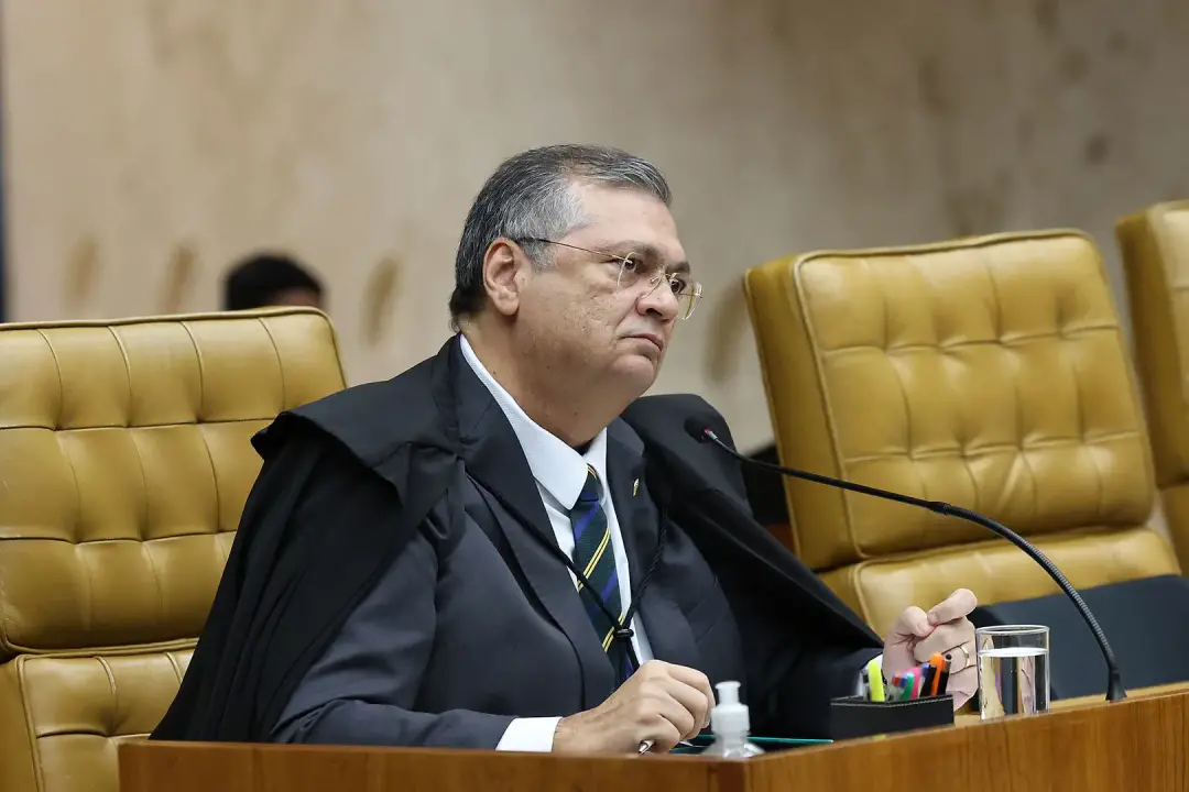 Ministro Dino aciona a PF sobre indícios de crimes em operações do Banco Master com cemitérios de São Paulo, mas veta i…