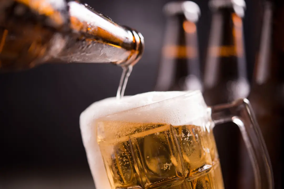 Preço da cerveja subiu mais que a inflação em agosto. Seja consumindo em bares ou em casa, o aumento foi superior ao ín…