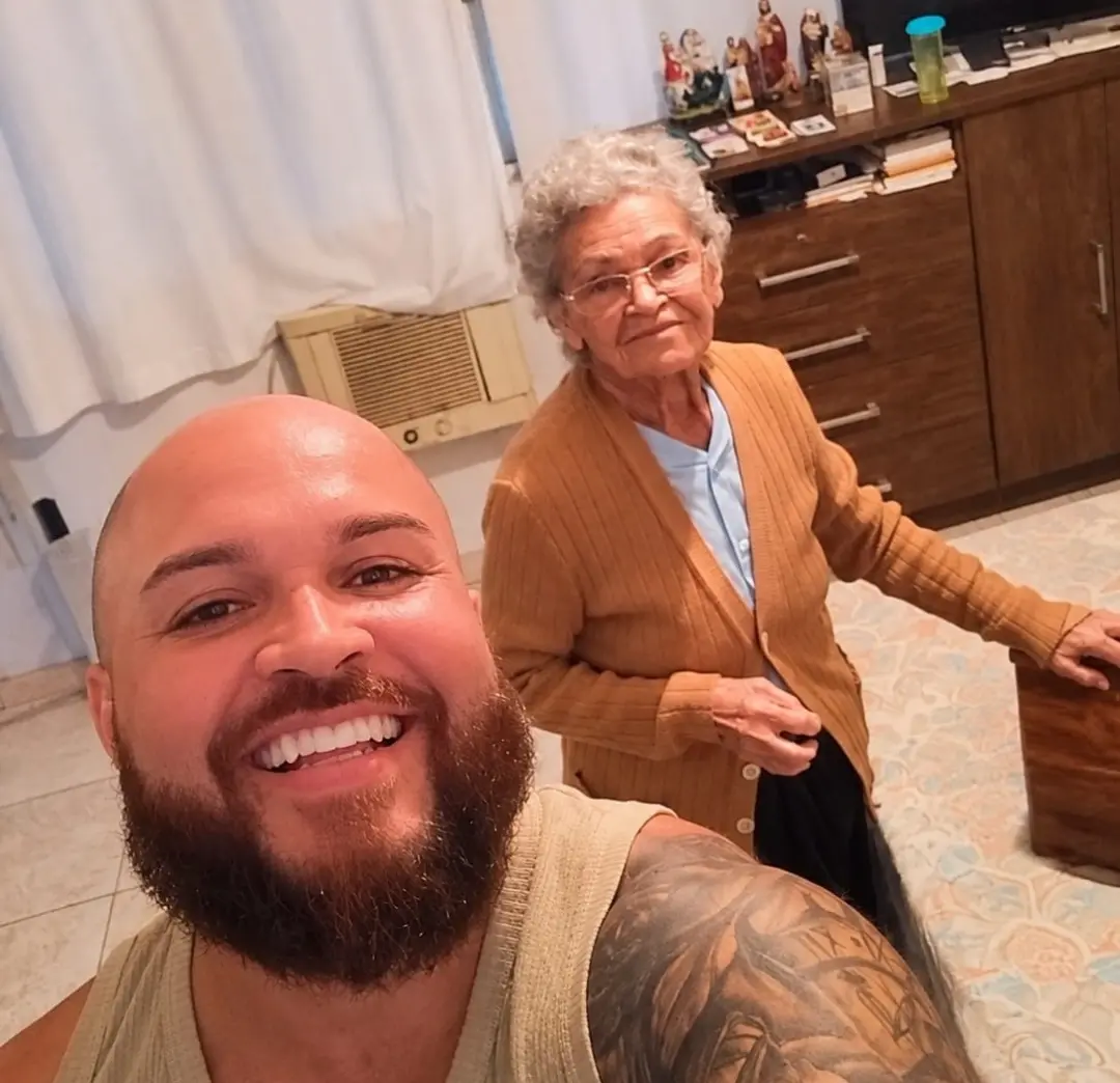 Idosa de 89 anos, Decy, foi resgatada da Linha Vermelha depois que o vídeo dela viralizou. A mudança dela para Bangu co…