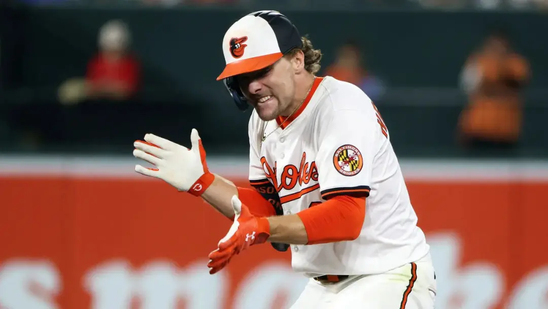 Henderson, shortstop de Baltimore, teve o bWAR caindo para 2.7 em 2026, muito abaixo do patamar de 8.8 de 2024. O desem…