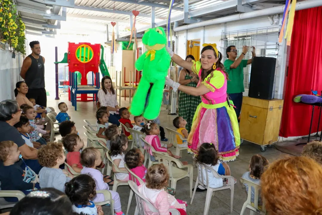 Escola Municipal Jardim Atlântico recebeu a Orquestra Sinfônica de Goiânia nesta sexta às 9h. Levar música de concerto …