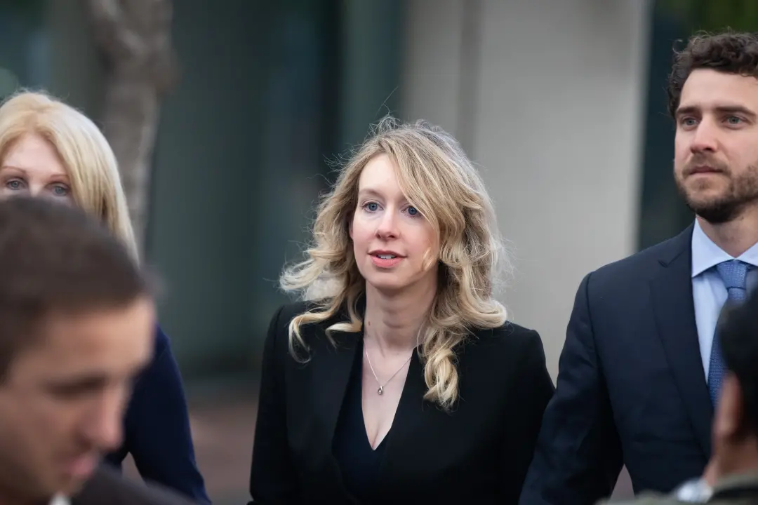 Elizabeth Holmes, fundadora da Theranos, monetizou quase duas dúzias de uploads em sua conta X liberando-os só para ins…