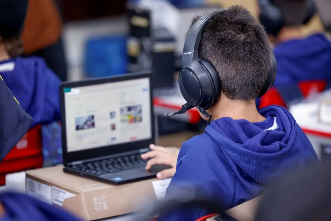 Escola Municipal Professora Silda Sally Wille Ehlke no Iguaçu recebeu 30 chromebooks e headsets em setembro. O reforço …