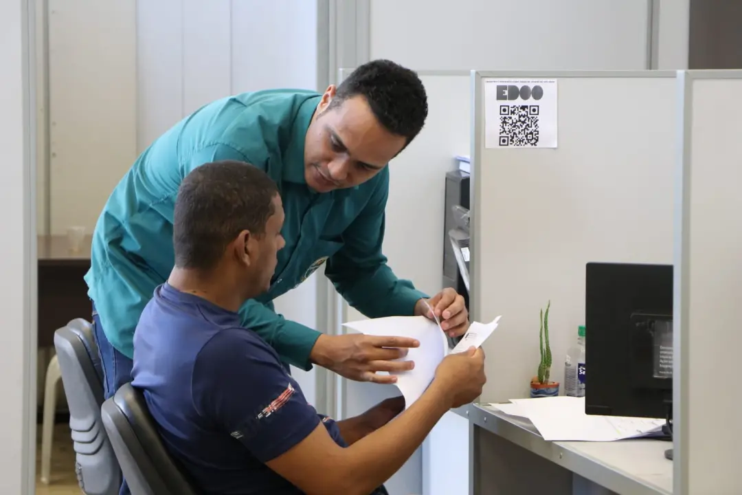 Goiânia vai iniciar um programa para colocar 150 pessoas com deficiência no mercado de trabalho. A iniciativa prevê cap…