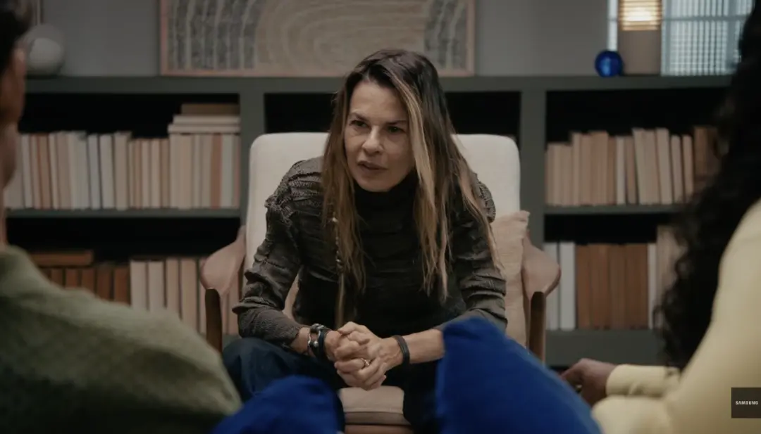 Dr. Orna Guralnik lidera uma campanha da Samsung usando terapia de casais para falar das ansiedades de trocar de smartp…