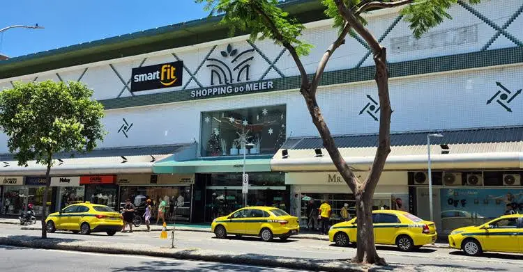 Shopping do Méier liberou coworking gratuito no segundo piso para quem precisa de um lugar pra trabalhar ou estudar. É …