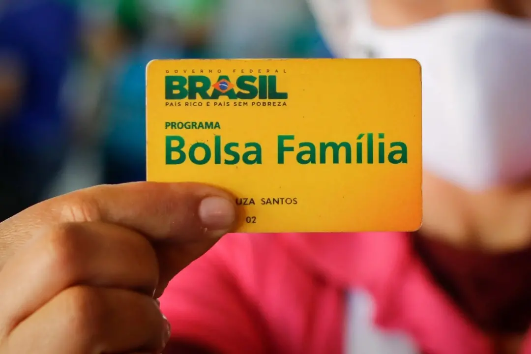 Reajuste do Bolsa Família em 15,04% passa o benefício médio de R$ 675 para R$ 777, começando em outubro. A gente sabe q…