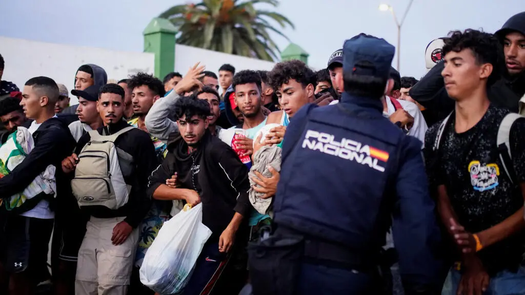 Em Ceuta, dezenas de milhares de pessoas de origem marroquina invadiram o enclave espanhol por mais de dois dias. A Com…