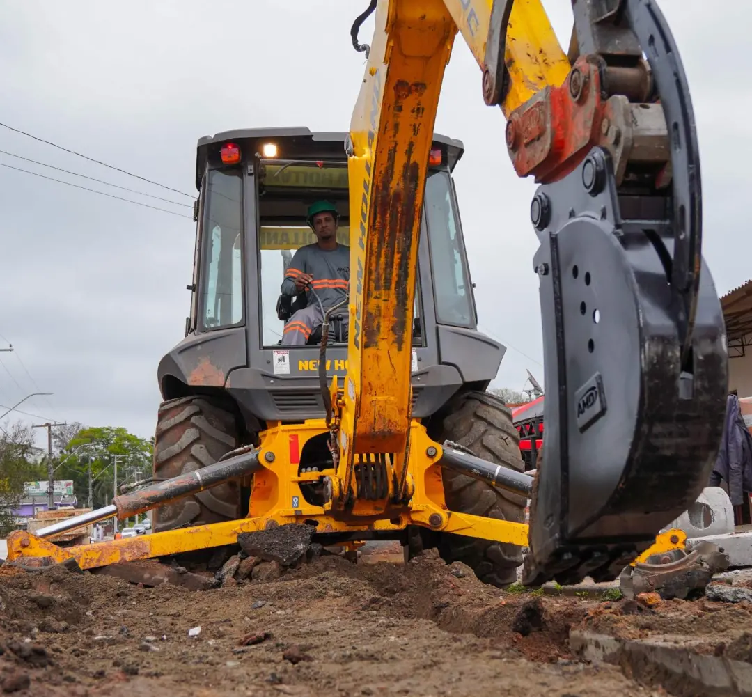 Corsan e AMD Metalúrgica desenvolveram tecnologia que reduz o corte de asfalto de 80 para 30 centímetros em obras de sa…