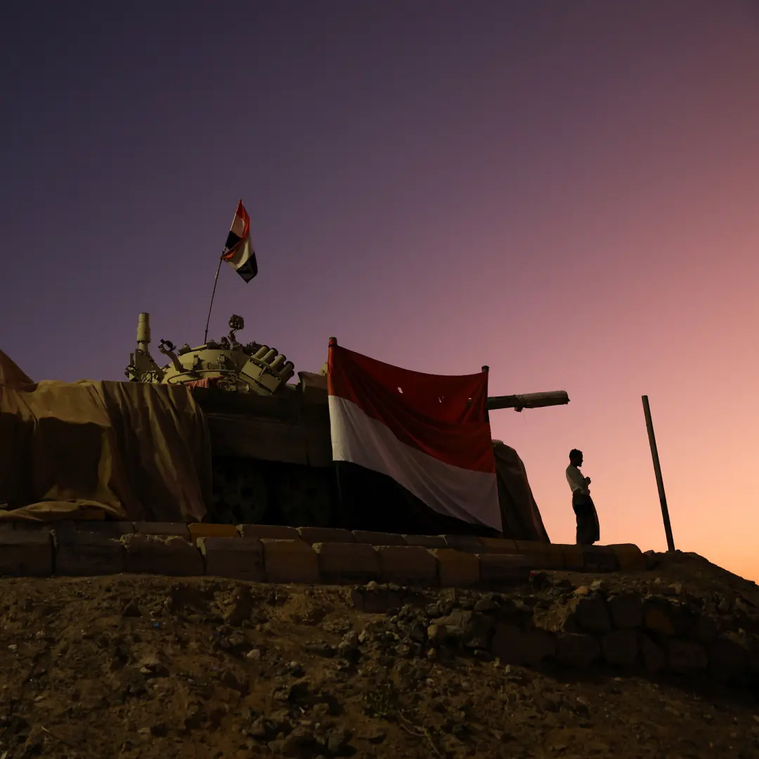 Conflitos entre milícias Houthi apoiadas pelo Irã e forças governamentais apoiadas pela Arábia Saudita aumentam perto d…