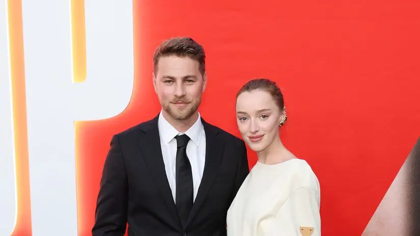 Phoebe Dynevor se casou com Cameron Fuller em uma chateau na Provence. Achei bonito ver uma união construída após um en…