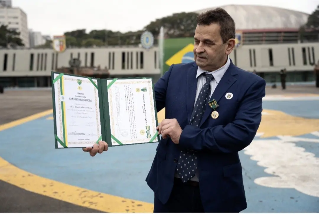 Urandir Fernandes de Oliveira recebeu a Medalha do Exército Brasileiro em São Paulo. A honraria reconhece mais de trint…