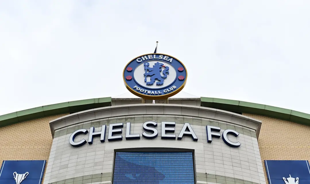 Chelsea, clube londrino, muda de dono. A Clearlake Capital assumiu o controle total, comprando ações de Todd Boehly por…