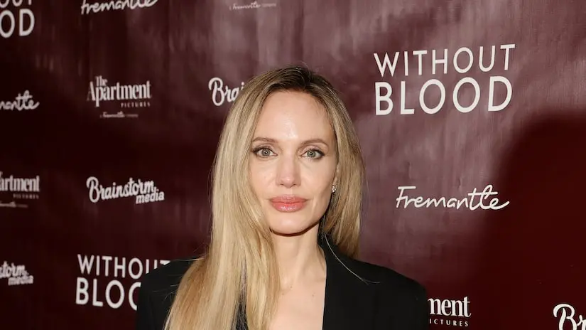 Angelina Jolie e Salma Hayek falam sobre o drama de guerra Sem Sangue, adaptação de um livro de Alessandro Baricco. A t…