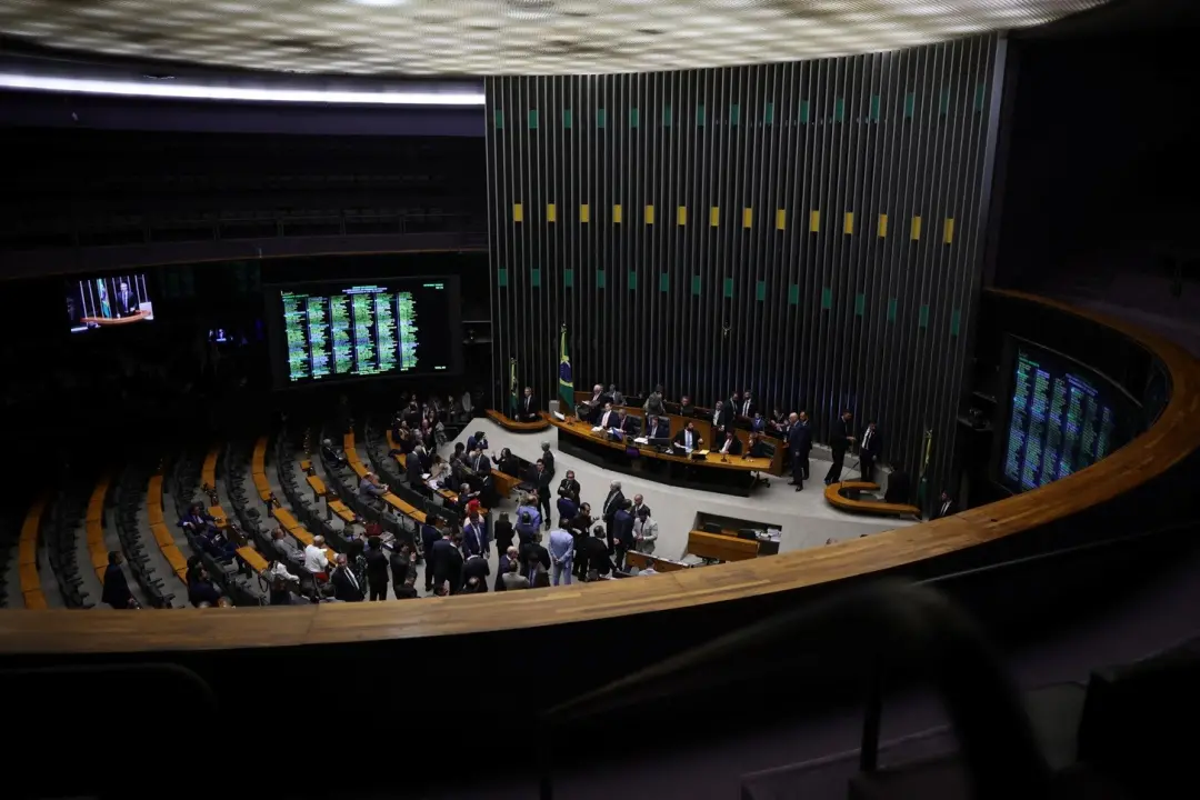 Aumento patrimonial de deputados mais votados subiu até 10.491% em quatro anos, com média de 1.581%. É um salto grande …