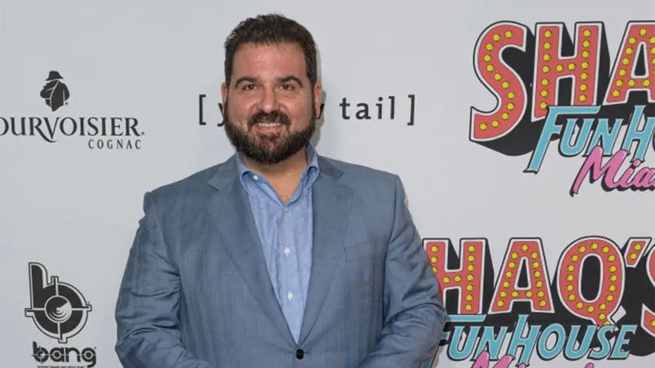 Dan Le Batard diz que na ESPN só contratam e pagam pessoas brancas, citando Joe Buck e Pat McAfee como exemplos. Essa a…
