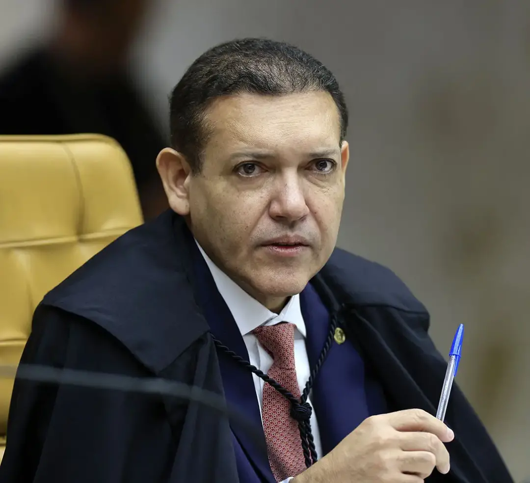 Nunes Marques disse que nao precisa aumentar o tom para ser ouvido no TSE. A elegancia da bossa nova mostra que delicad…