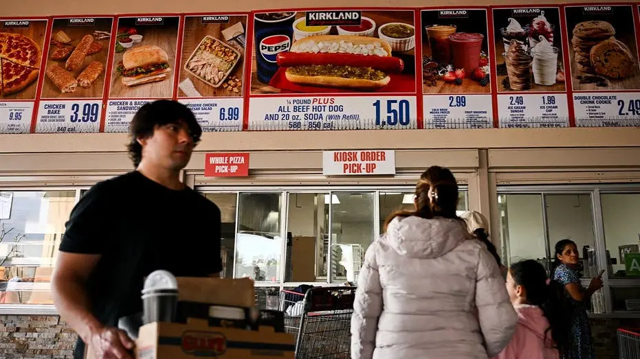 Costco virou ponto de encontro social nos EUA, onde as pessoas se conectam e fazem amizades nos corredores e no food co…