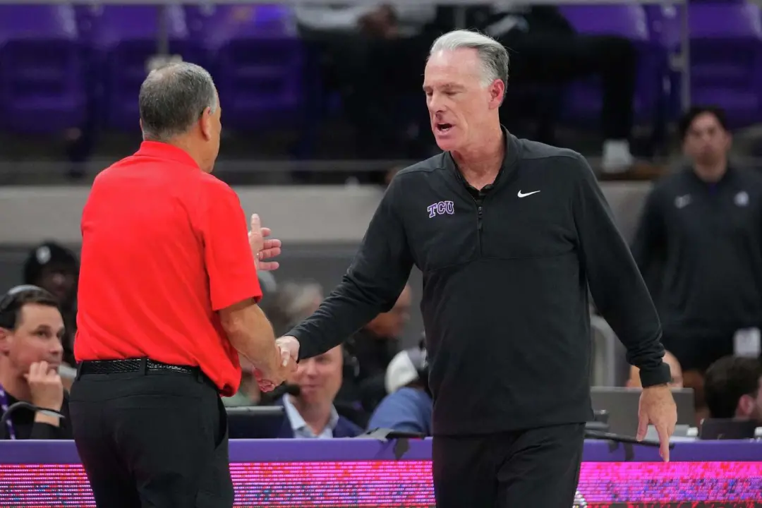 Houston, Big 12 2026-27. O calendário do basquete de Houston tá bombando, com jogos em janeiro e março. Parece que vai …