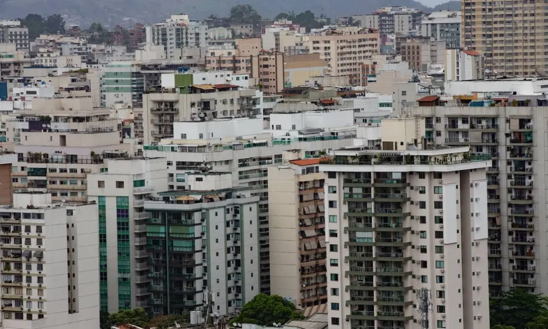 Redução da Selic para 13,75% melhora o cenário para o mercado imobiliário, mas a queda não reduz muito a pressão dos ju…