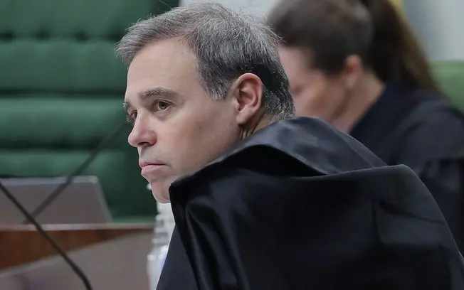 Ministro Mendonça relata pedido para suspender o reajuste de 15% do Bolsa Família, que passaria de R$ 600 para R$ 691 e…