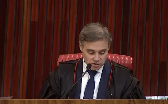 Mendonça rejeitou ação que questionava o reajuste de 15,04% do Bolsa Família, extinguindo o processo sem analisar o mér…