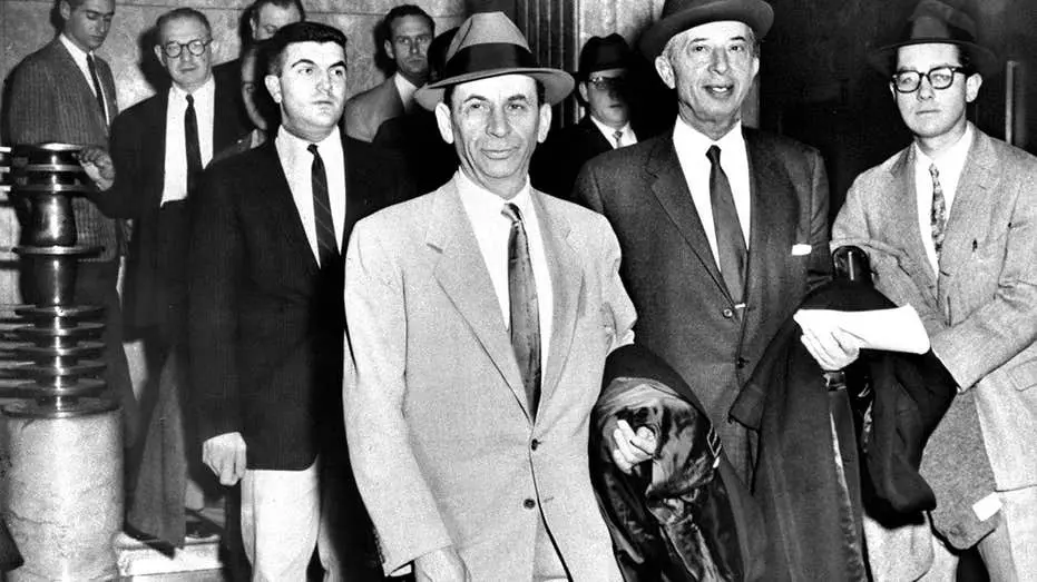 Meyer Lansky II fala sobre o império de seu avô, um gângster de Las Vegas, nos livros dele. O grandão era sempre cautel…