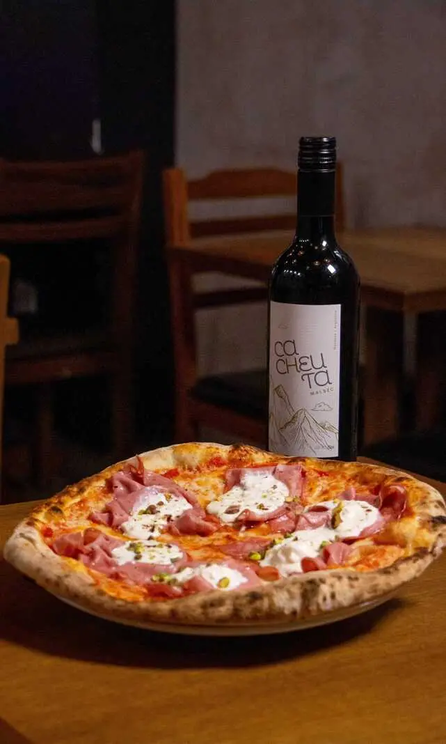 Gio Pizzeria Napoletana comemora cinco anos em Niterói, sendo reconhecida pela AVPN e ganhando menção no 50 Top Pizza L…