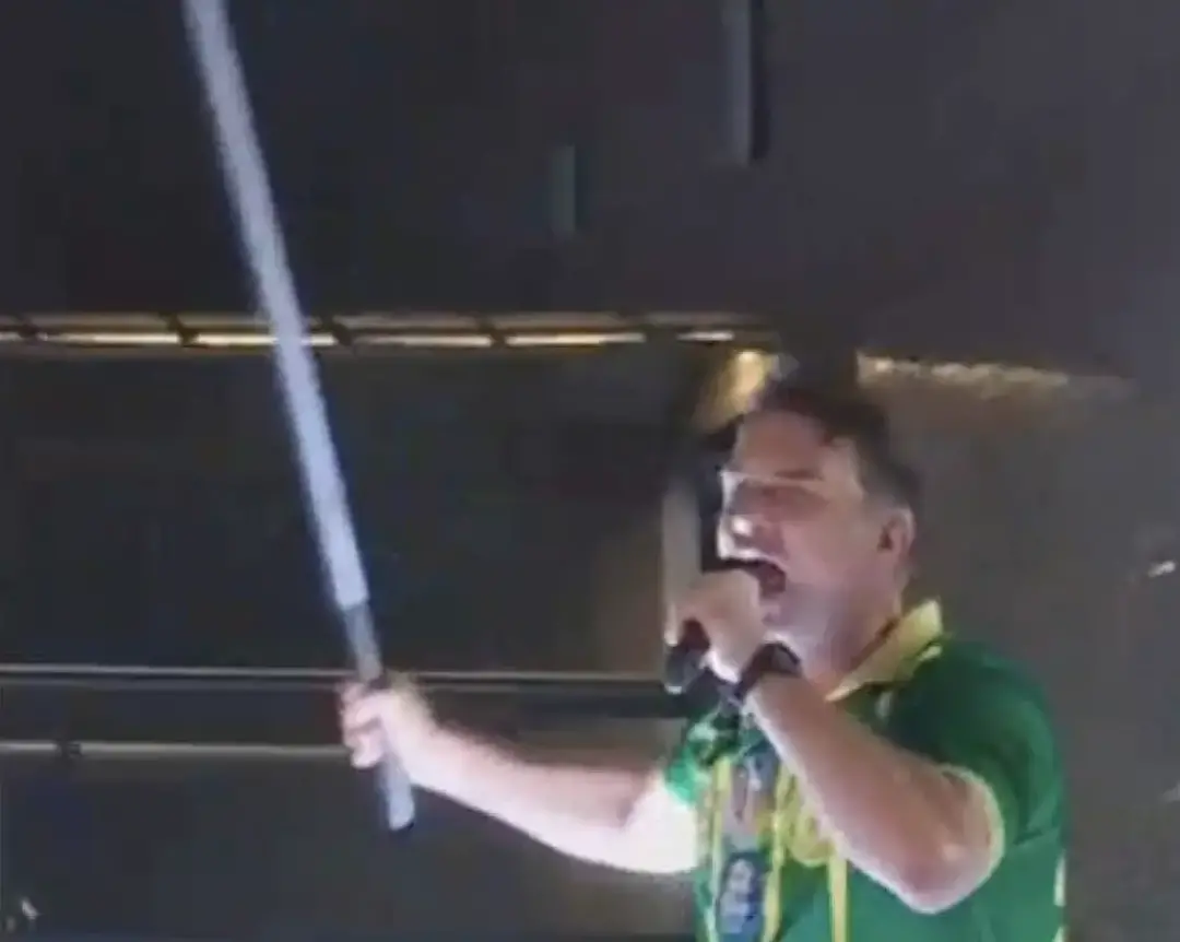 Flavio Bolsonaro defendeu castração química para condenados por estupro em Recife. A proposta, que visa mudar a legisla…
