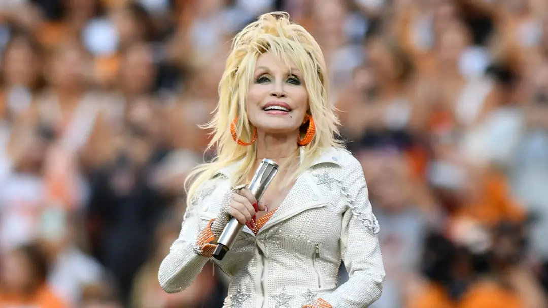 Dolly Parton aceitou o prêmio Americana Lifetime Achievement Award em um vídeo. É um grande honra, ela disse, e sempre …