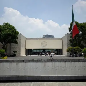 Documento asteca histórico volta ao México emprestado pela França. É interessante ver a troca cultural desses objetos t…