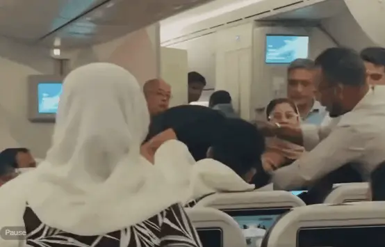 Luta corporal entre dois homens em voo de Londres para Bangladesh assustou todos a bordo. A agressão física, que evolui…
