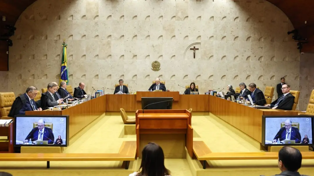 Cinco dos dez ministros do STF receberam dados do celular de Daniel Vorcaro. O compartilhamento, que começou direto com…