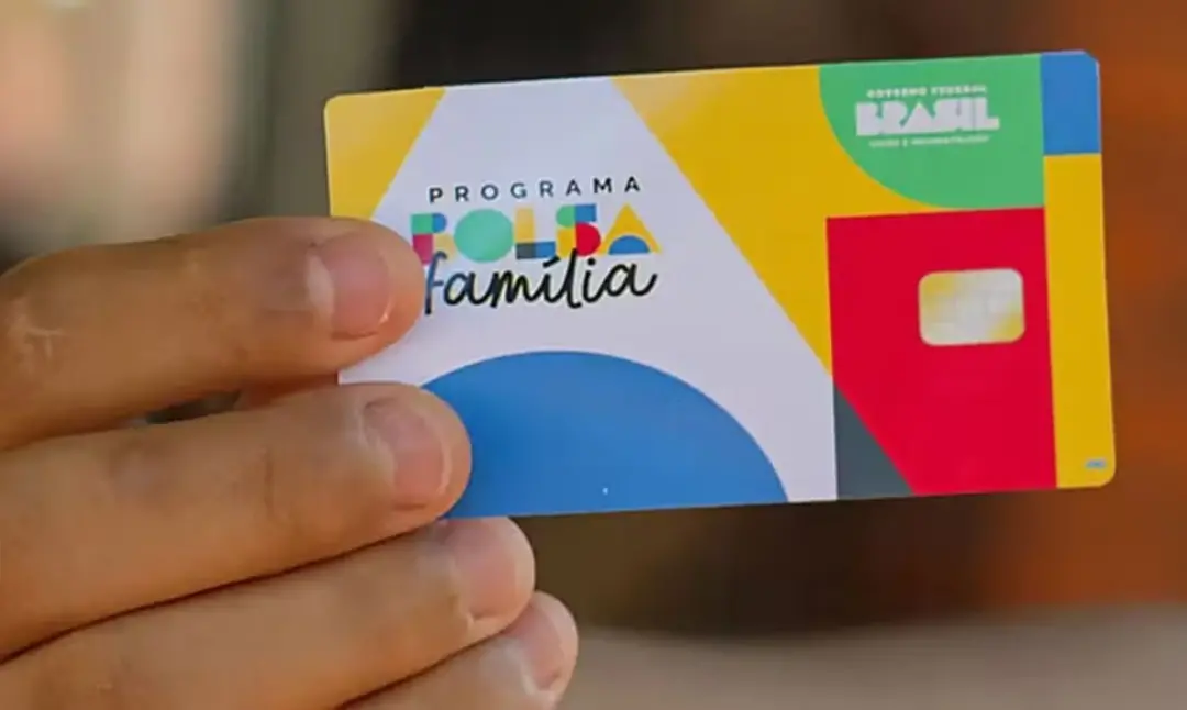 Em quem recebe Bolsa Família, Lula tem 53% das intenções de voto no primeiro turno, contra 28% de Flávio Bolsonaro, mos…