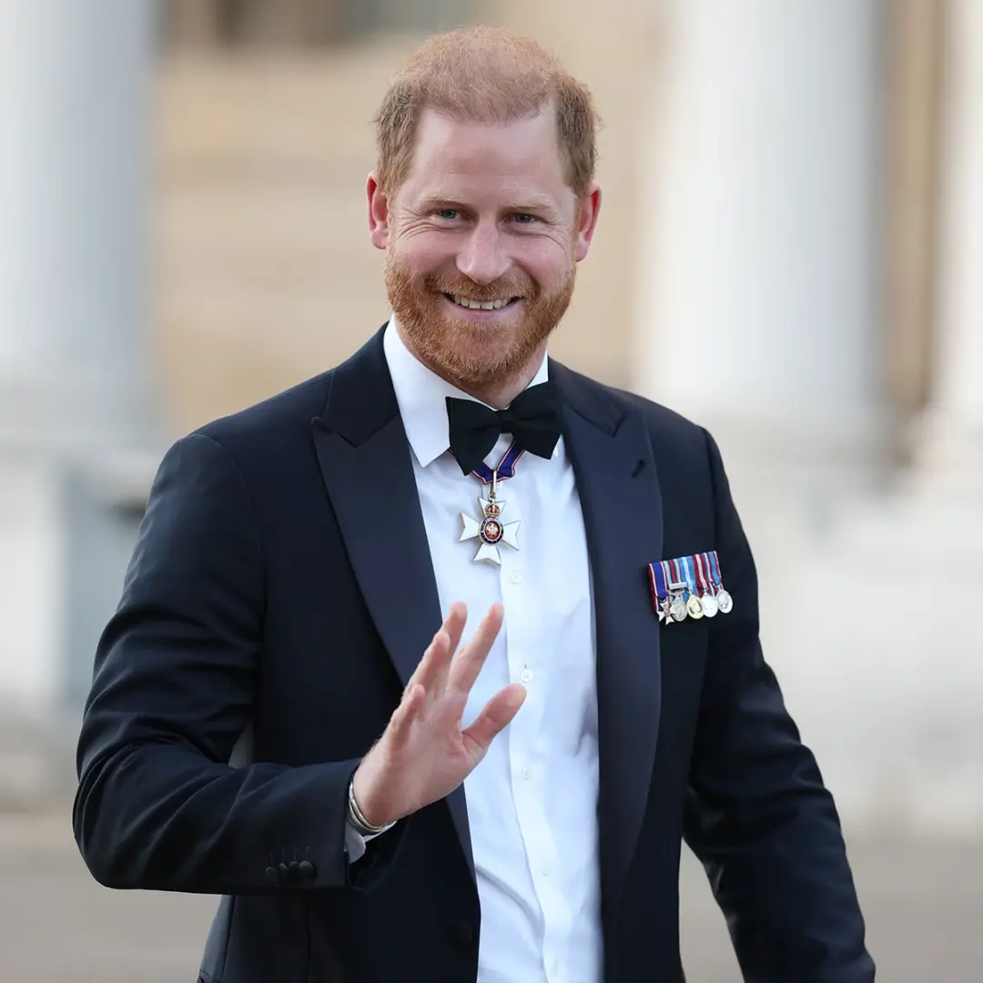 Prince Harry fez sua primeira aparição pública oficial após retornar para o Reino Unido para a causa Invictus Spirit. A…